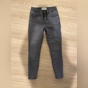 Everlane Mid Rise Ankle Cut Skinny Jeans in Washed Black